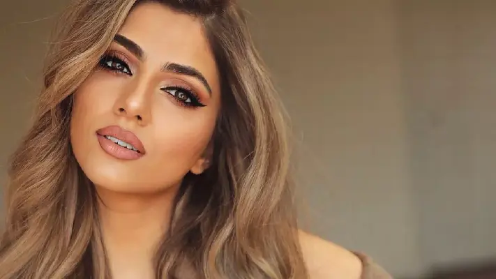 Mehreen Baig Biography: Net Worth, Age, Husband, Parents, Partner, Book, Instagram